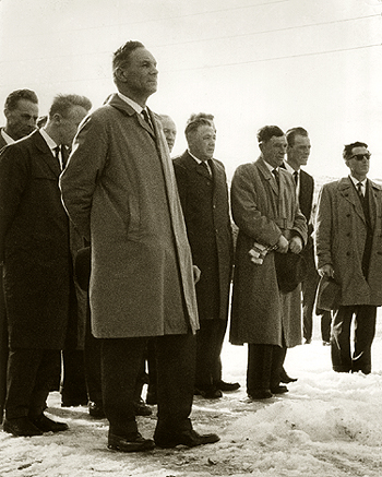 Kommunestyret i Rindal, 1965. Foran: Ordf&oslash;rer Arne S&aelig;ter. Bak: Mikal L. Haugen, Palmer Lillel&oslash;kken, John H. Helgetun, Tore Bj&oslash;rnstad (Nestu) og Olav Stavne.
